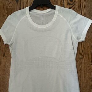 Lululemon swiftly t shirt - great condition- size 10
